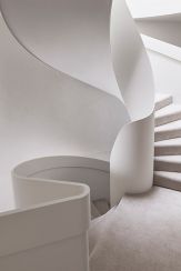 Arc Side Staircase