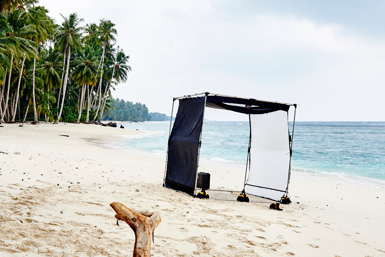 Australian photographer Richard Freeman tests the Sunbounce Cage on location in Indonesia.