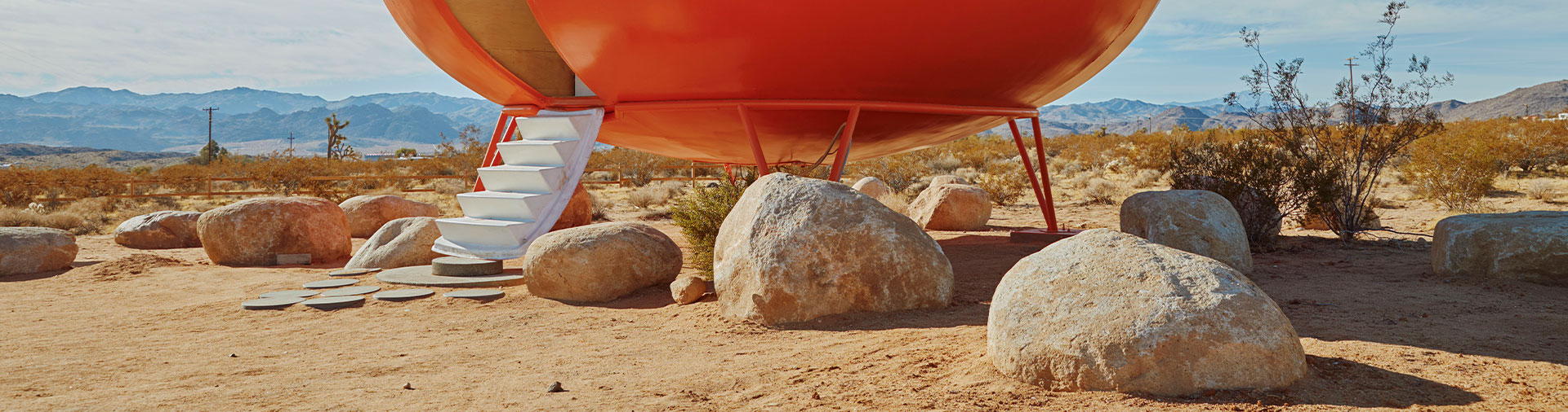 brightly-coloured-red-ufo-house-in-the-middle-of-a-desert