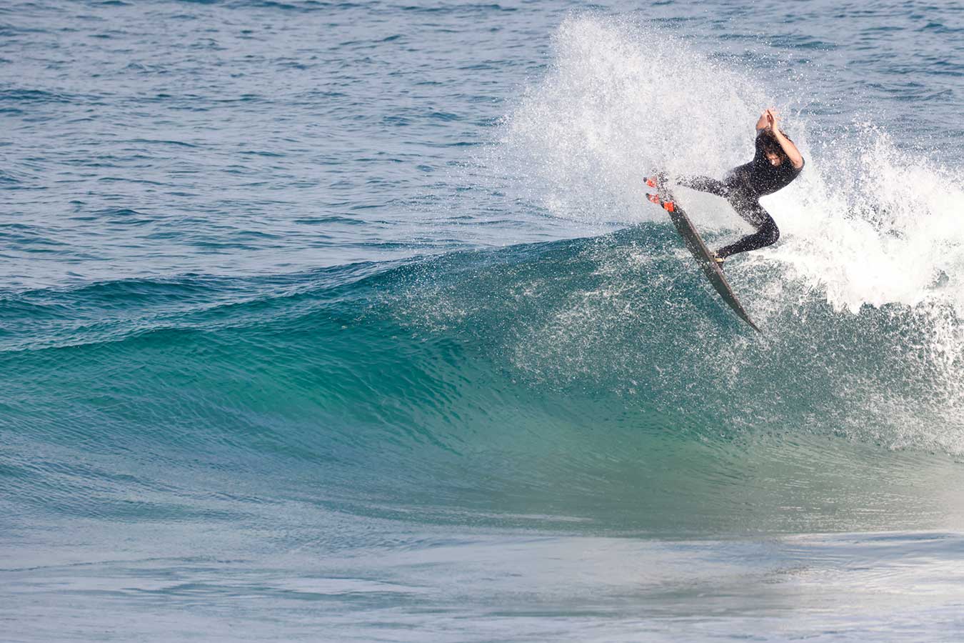 surfer-mid-air-with-overlay-auto-focus-grid-to-demonstrate-full-sensor-af-coverage