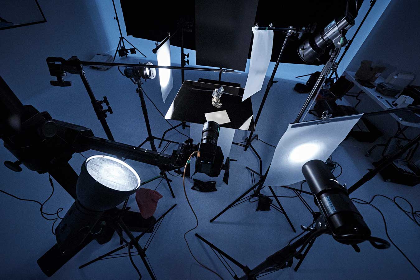 isamu-sawas-still-life-set-up-with-many-broncolor-picolites