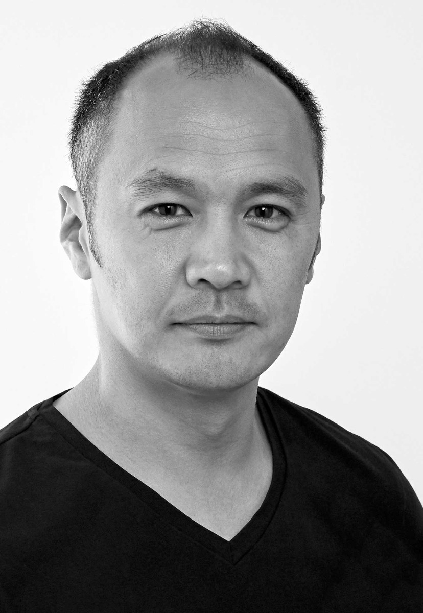 black-and-white-portrait-of-photographer-isamu-sawa