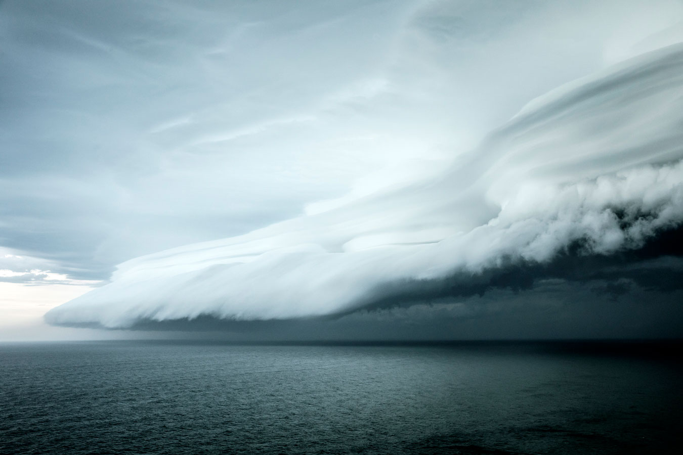 dep-stormy-blue-colours-a-storm-front-looking-wave-like-above-the-ocean