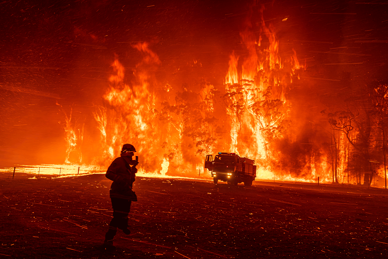 a-fire-erupts-from-bushland-forcing-firefighters-to-flee-by-matthew-abbott-for-the-new-york-times