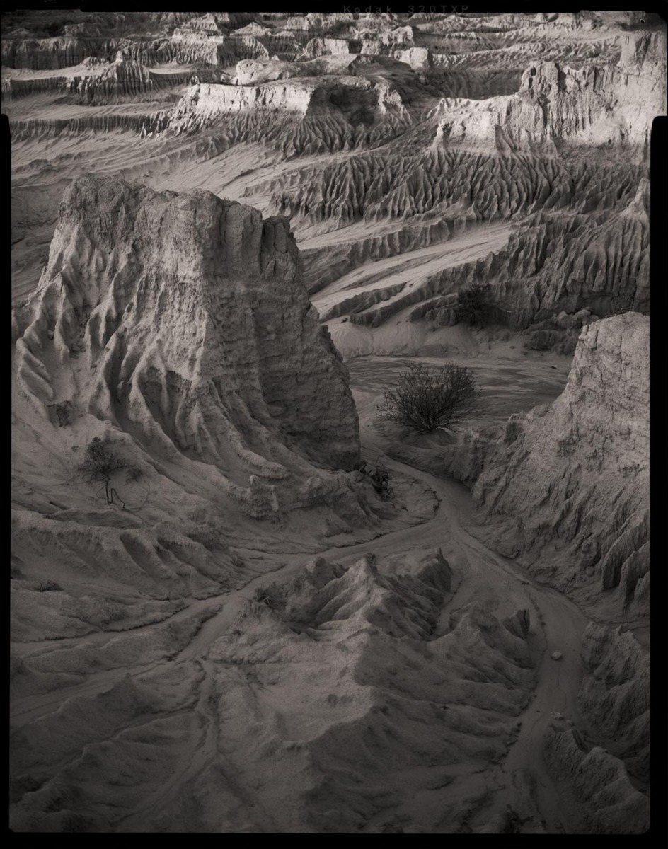 black-and-white-landscape-photogrpah-of-paakantji-country-mungo-lake-including-deep-crevices-that-appear-like-amoonscape