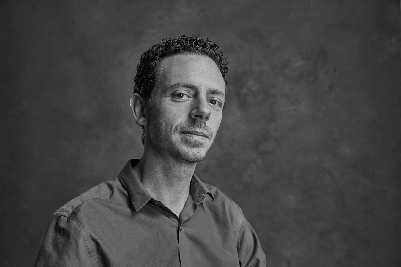 black-and-white-portrait-close-up-smiling